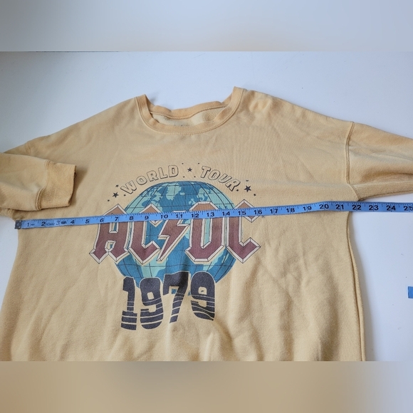 AC/DC Women's World Tour 1979 Yellow Pullover Small - Picture 5 of 6